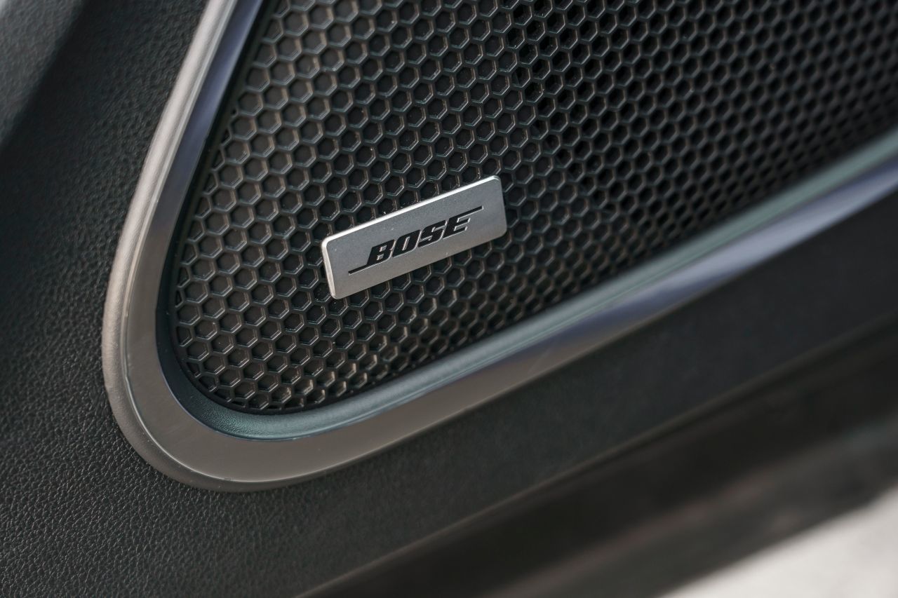 Premiumsound von Bose mit starkem Bass.