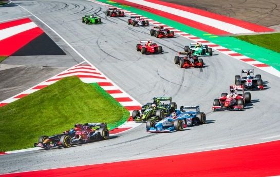 Die Suzukis am Salzburgring, Formel-1-Boliden & KTM-Asse in Spielberg. Race-Fans kommen jetzt auf ihre Kosten. - Österreich im Renn-Modus