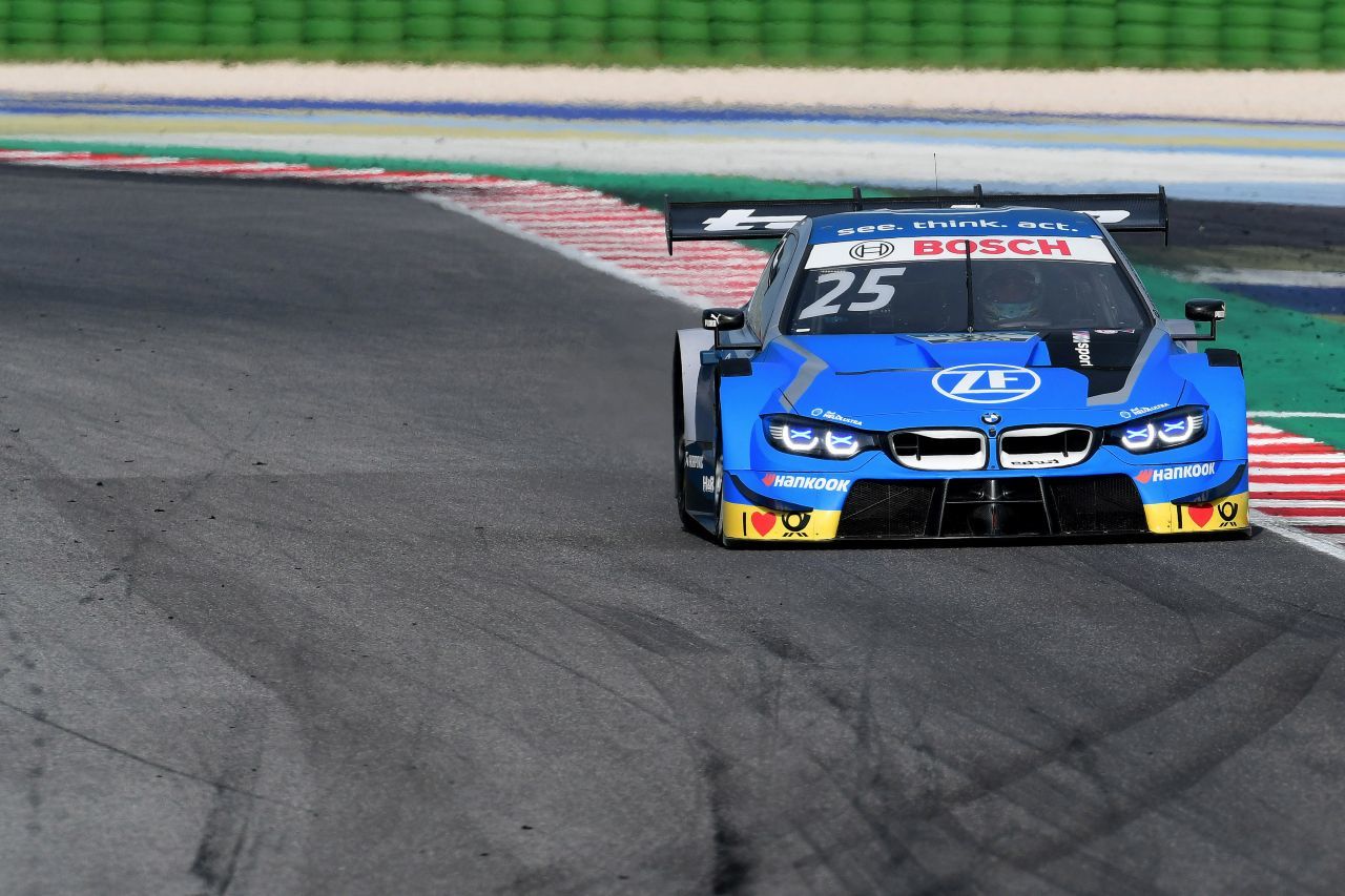 Philipp Eng fuhr in Misano ein entfesseltes zweites Rennen und stürmte von Platz 9 auf 2 - als weit und breit einziger BMW.