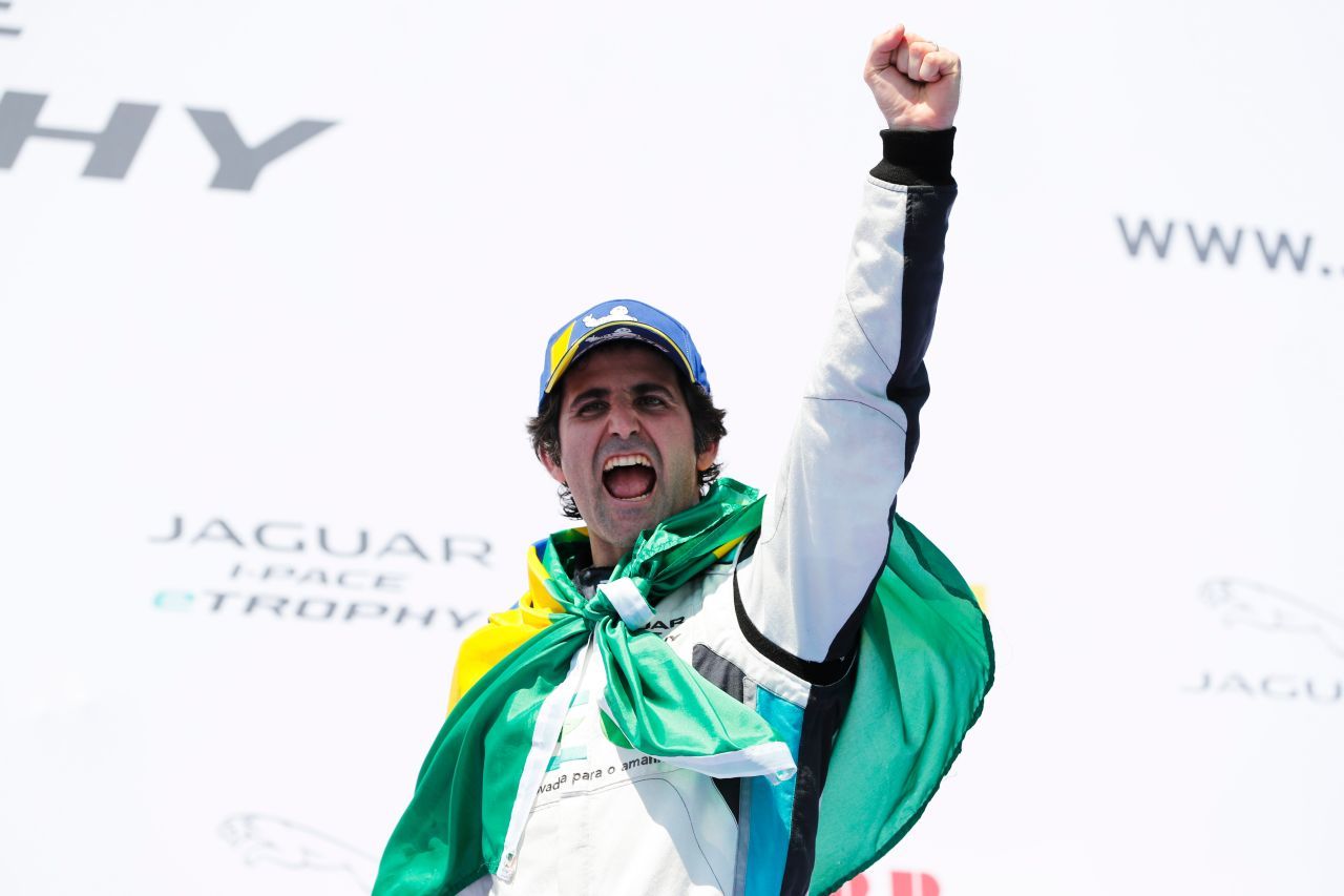 Ex-Hamilton-Teamkollege Sergio Jimenez ist der erste Meister in einer elektrischen Tourenwagenserie.