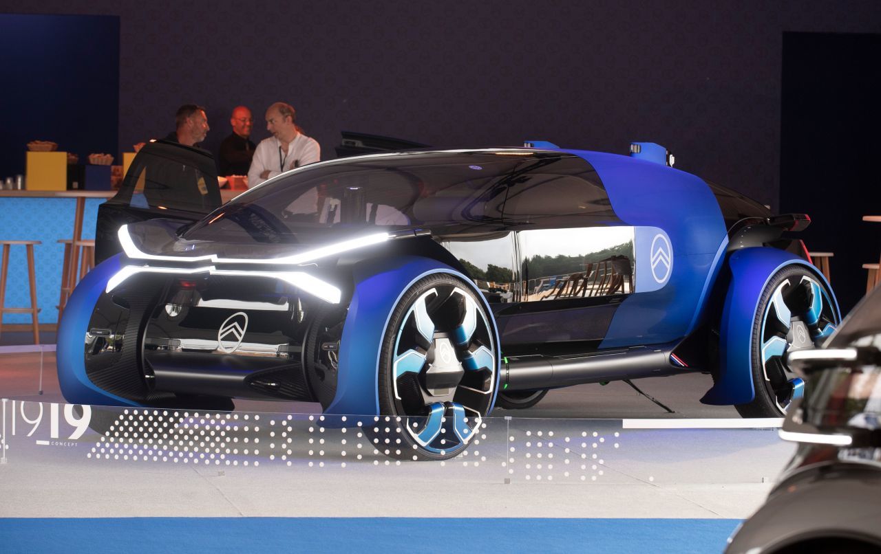 Schwebend in die Zukunft: Mit der Technik des 19_19 Concept kündigt Citroën herausragenden Langstreckenkomfort für die nächsten Modellgenerationen an.