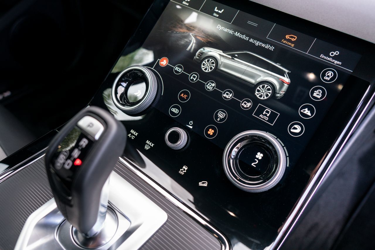 Der dritte von drei großen Touchscreens.