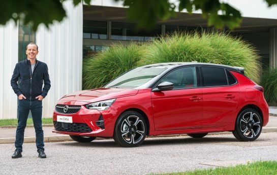 Ein Auto, auf das man schauen wird: Der neue Corsa macht optisch und technisch einen enormen Sprung. Beim ersten Rollout hat Motorprofis.at die Sitzprobe und den Designcheck gemacht. - Präsenz kommt von Präzision