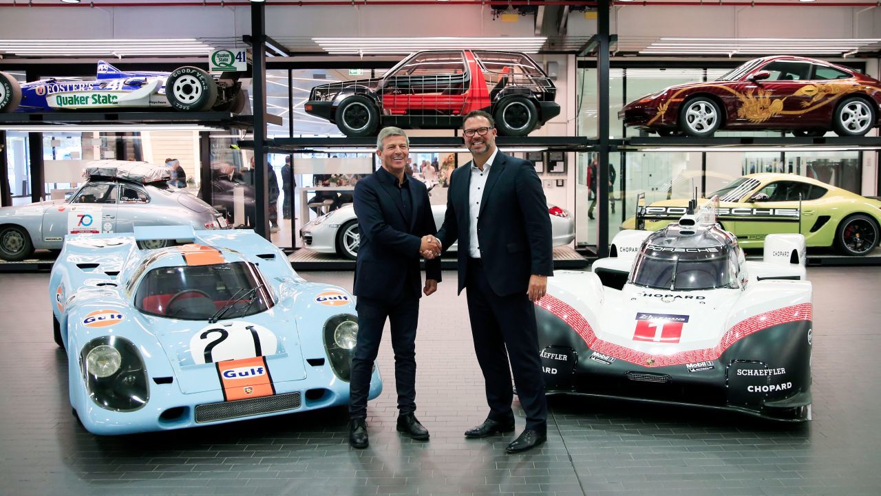 Den jetzt schon ikonenhaften Porsche 919 Hybrid konnte Enzinger nach 3 Siegen in Serie dem Porsche-Museum übergeben.