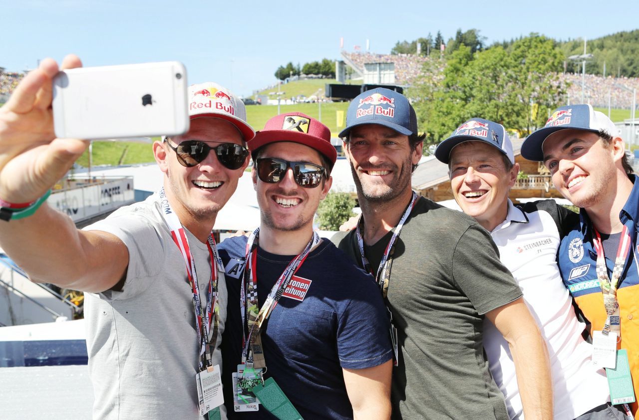 Über seinen Sponsor Red Bull hat Hirscher schon Motorsport-Stars wie hier etwa Mark Webber näher kennenlernen können.