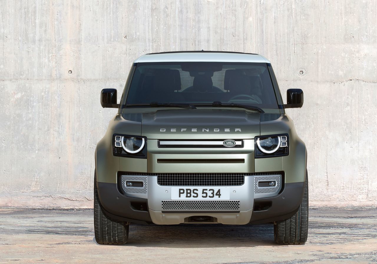 Leicht gerundet: Die Front erinnert am ehesten an andere Land Rover.
