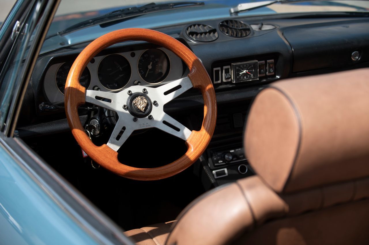 Inspirationsquelle: Das sportlich-kleine Lenkrad optimierte im 504-Cabrio das Handling und…