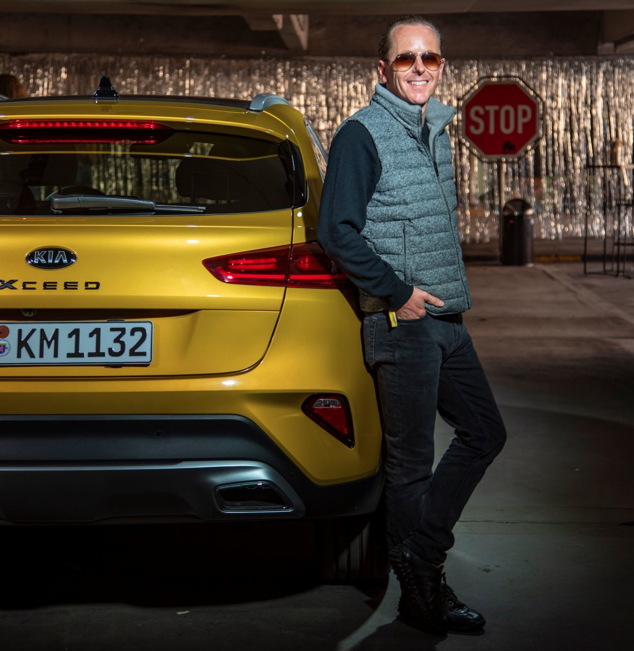 Fazit von Motorprofis-Tester Fabian Steiner: „Kostet schon ein Eck mehr als der normale Ceed, aber der XCeed zahlt mit viel Atmosphäre zurück. Wie schon beim ProCeed hät Kia auch beim XCeed dem Vergleich mit dem teuren Mercedes-Vorbild durchaus Stand. Ausgewogenes Fahrverhalten, feine Motor-Automatik-Abstimmung beim getesteten 1,4 T-GDI, starkes Design und Premium-Features im Innenraum machen es möglich