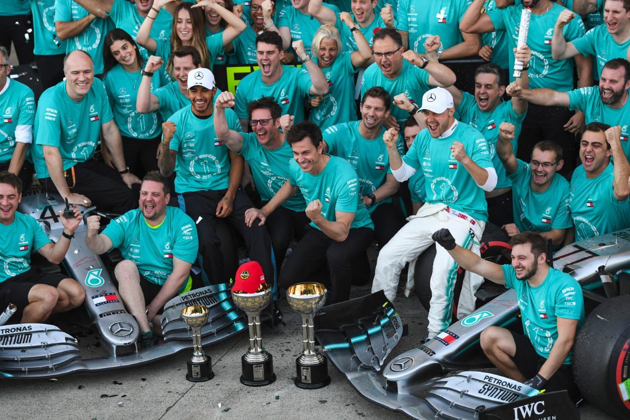 Der große Moment in Suzuka, 13. Oktober 2019: Zum sechsten Mal in Serie ist Toto Wolff mit Mercedes GP Team-Weltmeister.