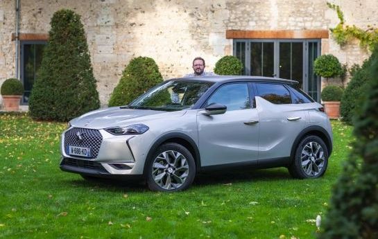 Der DS 3 Crossback E-Tense ist der erste vollektrische DS. Und eines der ersten E-Autos, wo man gar nicht mehr daran denkt, unter Strom zu sein. - Unter Strom,  aber entspannt