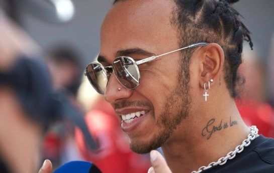 Es ist Zeit, die Kappe zu ziehen: Lewis Hamilton ist einer der größten Rennfahrer aller Zeiten. Aus vielerlei Gründen. - Lewis Hamilton,  Magier & Masseur