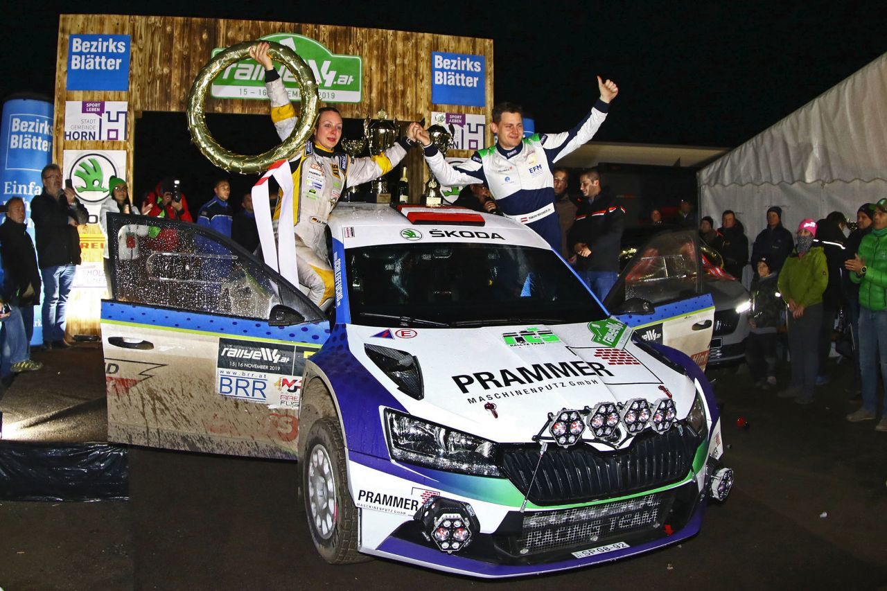 Gemeinsam mit Anne-Katherine Stein holte sich Simon Wagner im Skoda R5 Evo den bittersüßen Sieg bei der ÖM-Rallye im Waldviertel.