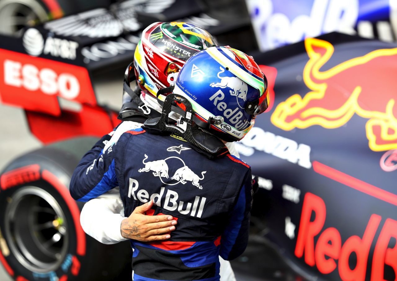 Hamilton gratulierte Gasly fair zu dessen großen Erfolg. Davor hatte er Albon abgeschossen und so einen möglichen Dreifach-Erfolg von Honda bzw. von den Red-Bull-Teams verhindert. Er entschuldigte sich aber sofort und aufrichtig.