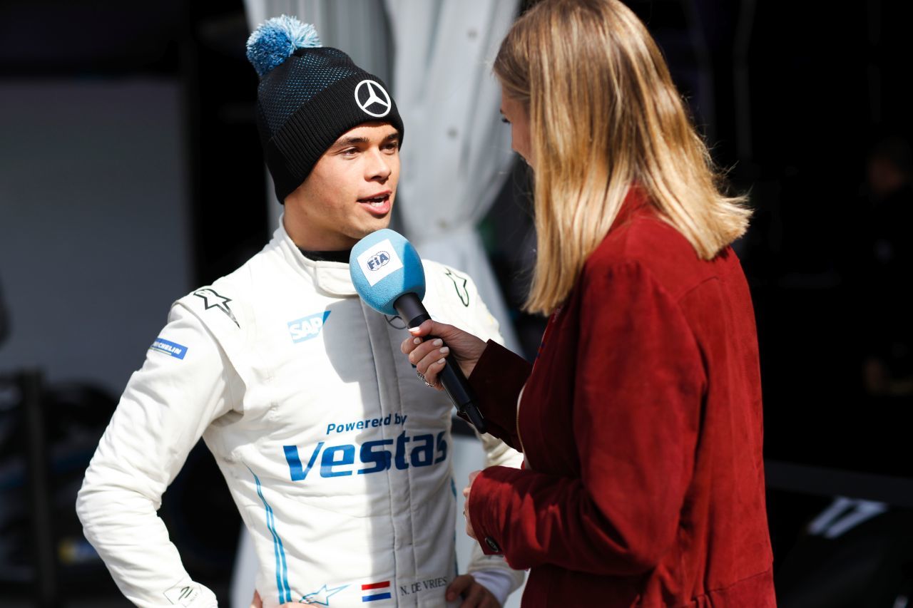 Mercedes-Rookie Nick de Vries im Interview.