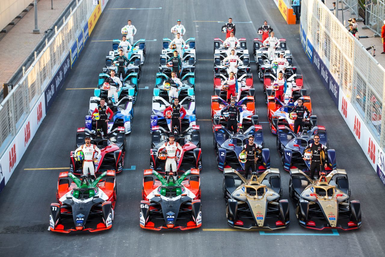 Gestatten: Das sind die 24 Autos, die den Grid der ABB Formel E 2019/20 bilden. Ein beeindruckendes Werks-Aufgebot.