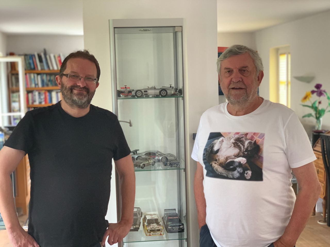 Helmut Deimel bei motorprofis.at-Interview mit Gerald Enzinger in seinem Haus in Perchtoldsdorf.