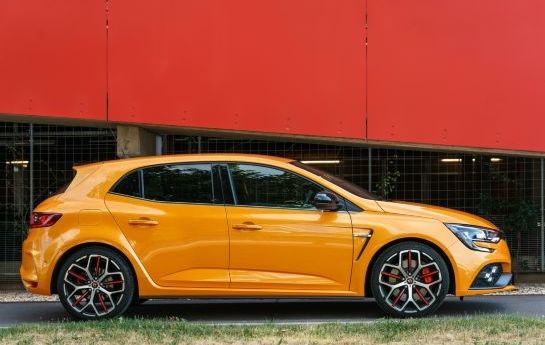 TEST: RENAULT MEGANE R.S. TROPHY - Die hohe Kunst der inneren Mobilität