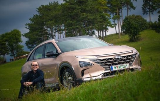 Ein Serienauto mit historischer Bedeutung: Im Nexo zeigt Hyundai ziemlich souverän, dass elektrisches Fahren ohne Ladezeiten funktionieren kann . - Wenn die Zukunftsmusik  schon heute spielt