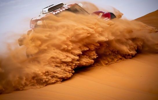 Carlos Sainz wird bald 58 Jahre alt – und hat trotzdem die Rallye Dakar 2020 gewonnen. - Carlos Sainz als großer Sieger