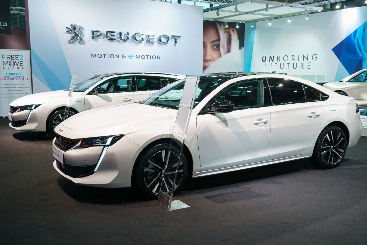 Peugeot 508 und 508 SW: Mit Benzinmotor und Elektromotor kommen sie auf 225 PS und eine rein elektrische Reichweite von gut 50 Kilometern.