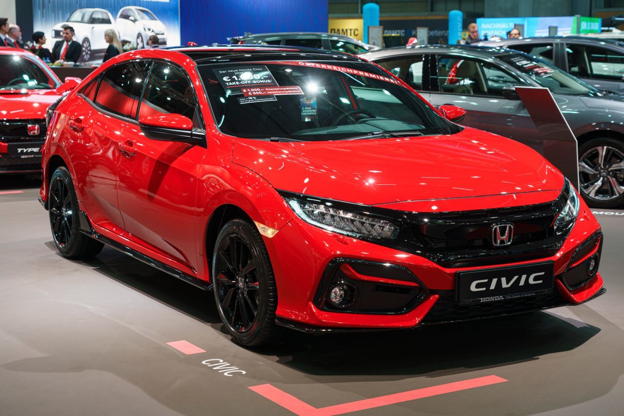 Neu eingeführt wird der Honda Civic Sport Line, der mit der 1.0-VTEC-Turbo-Motor kombiniert ist und sich beim Design…