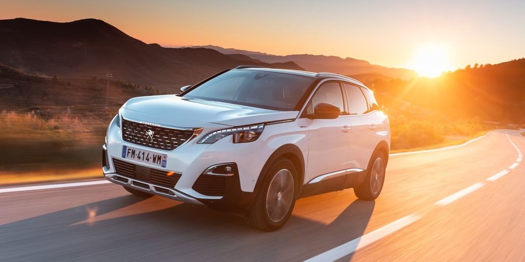 ERSTER TEST: PEUGEOT 3008 HYBRID4