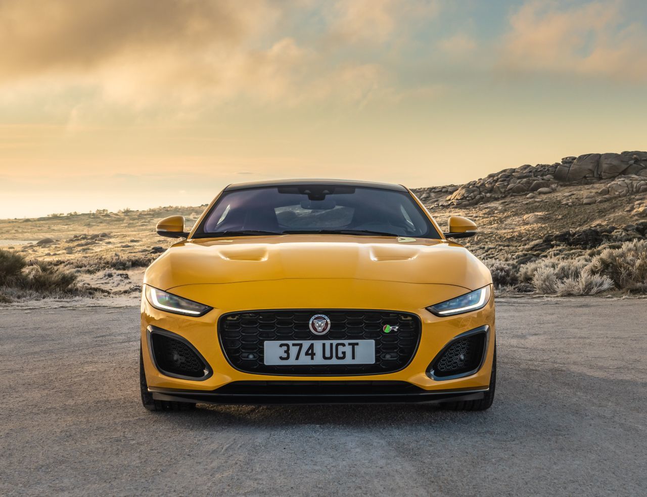 Ein spezieller Look wird etwas weniger speziell, aber besser proportioniert: Eine große Retusche hat das Gesicht des F-Type nachhaltig verändert.