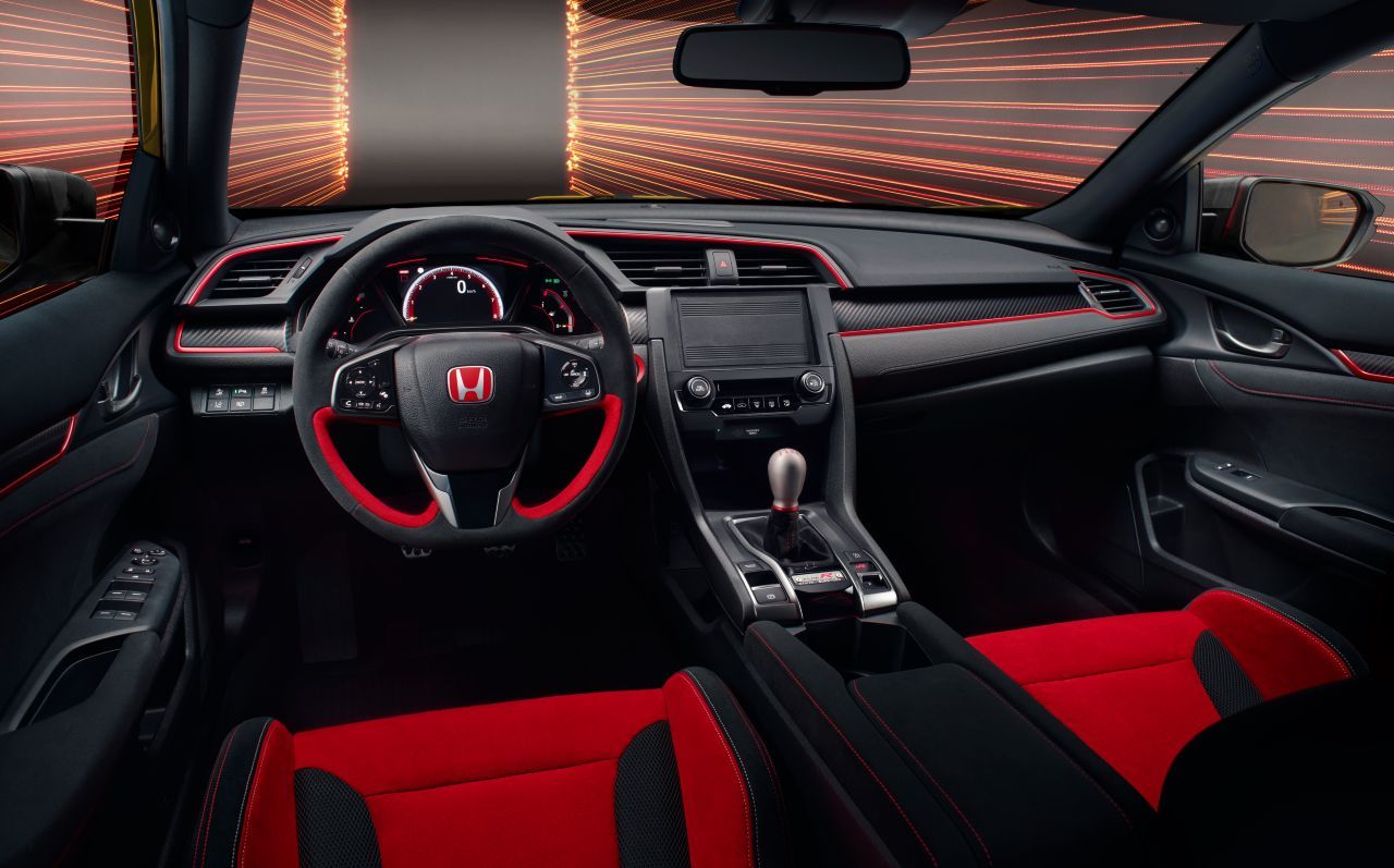 Die Leichtigkeit des Seins: Zugunsten der Rennstrecken-Performance sind Air Condition & Entertainment-System weggelassen worden in der Limited Edition des Honda Civic Type R.