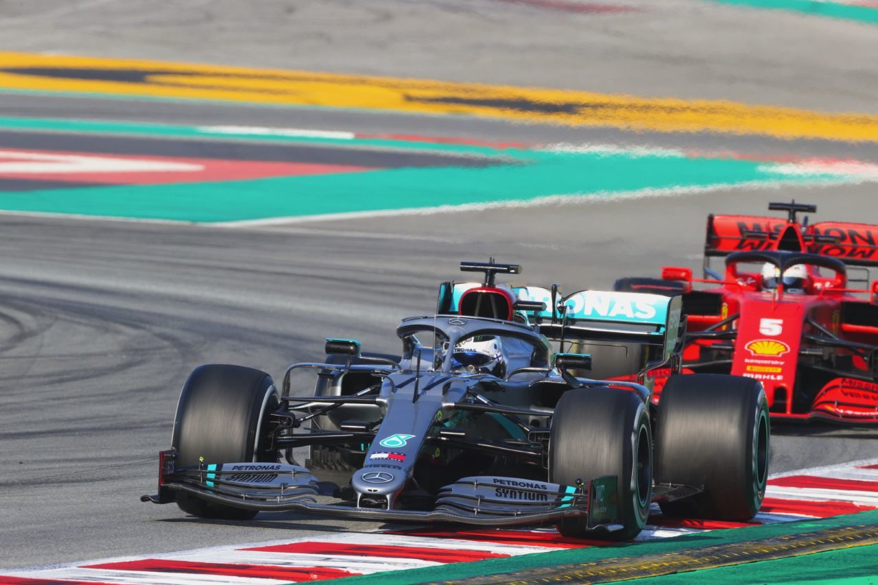 Das übliche Bild: Mercedes vor Ferrari. Warum weil die einen cleverer sind, besser geführt und besser organisiert als die anderen. Punkt.