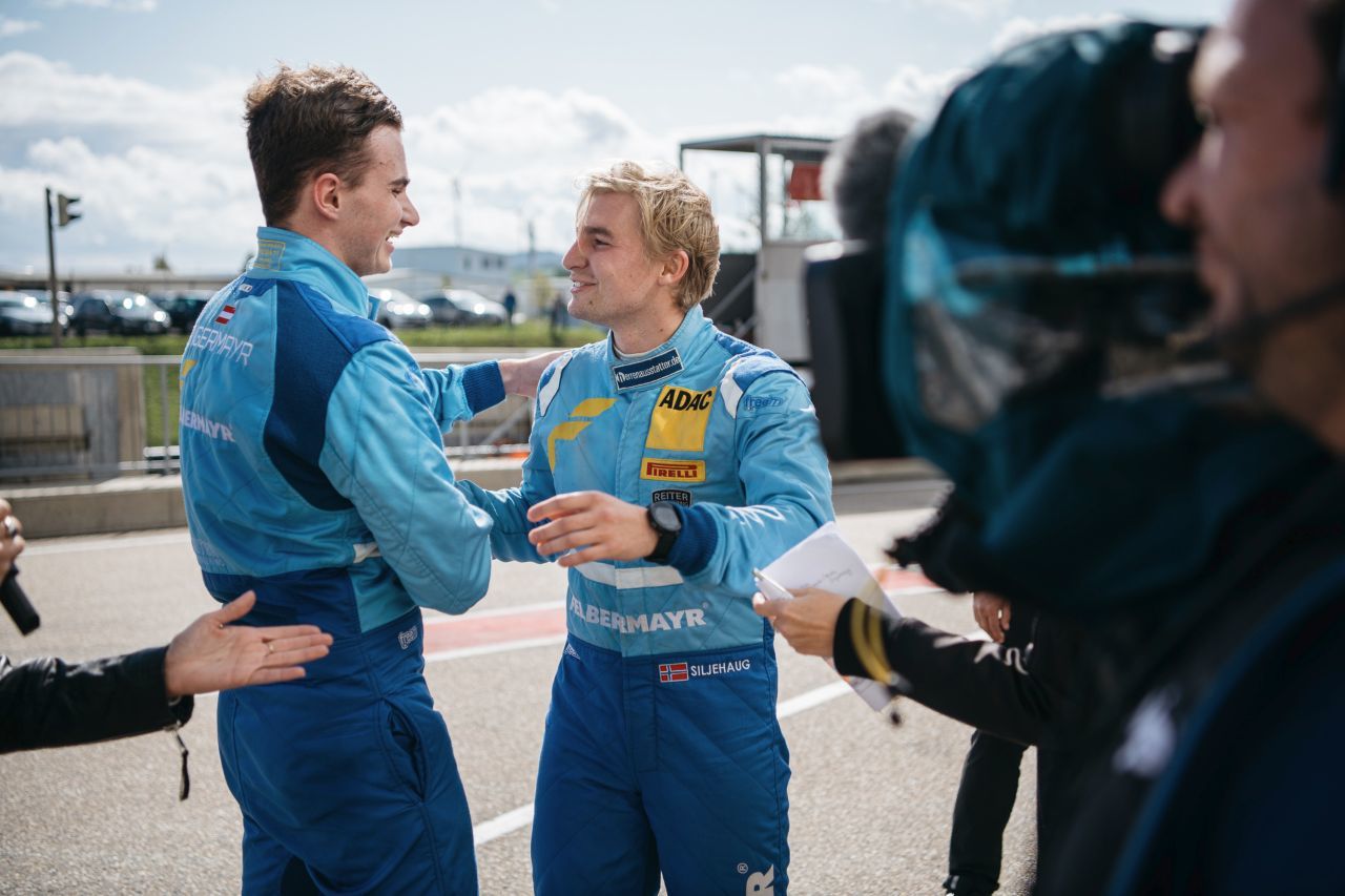 Eike Angermayr (li) und Mads Siljehaug (re) gewannen 2019 den Titel in der ADAC GT4 Germany im KTM.