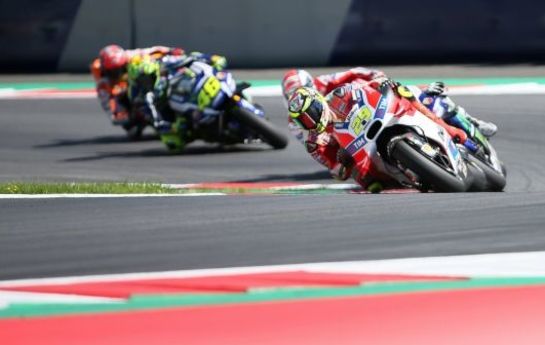 Andrea Iannone ist für 18 Monate gesperrt. Nur auf youtube kann man noch mit ihm eine Runde in Spielberg rasen. - Am Sitz von Iannone  über den Red Bull Ring